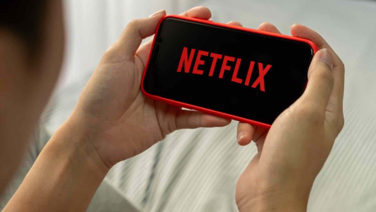 Netflix acquires its own video game studio and launches mobile games
  