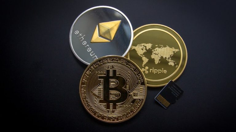 Global Cryptocurrency Market Cap Touches Historic High of $2.5 Trillion as Bitcoin Value Rallies over $60,000
  