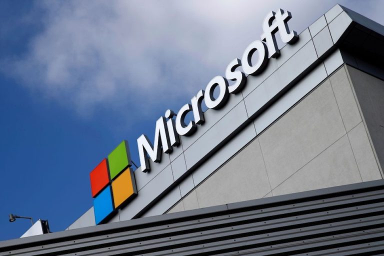Microsoft Edges Past Apple to Become World’s Most Valuable Company
  