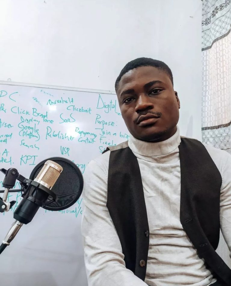 Meet Ore Afolayan, the blockchain expert who is assisting crypto traders to  access real-time data
  