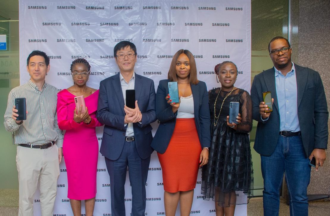 From left to right: Nathan Lee, Business manager MX; Joy Tim-Ayoola, HOD - MX Division; Charlie Lee, Managing Director, Samsung Nigeria; Chika Nnadozie, Marketing Lead, Samsung Nigeria; Omolade Agbadaola, Marketing, Samsung Nigeria, and Stephen Okwara, Product Manager, MX Division, during the launch of Galaxy A04s codenamed ‘The Eagle’.