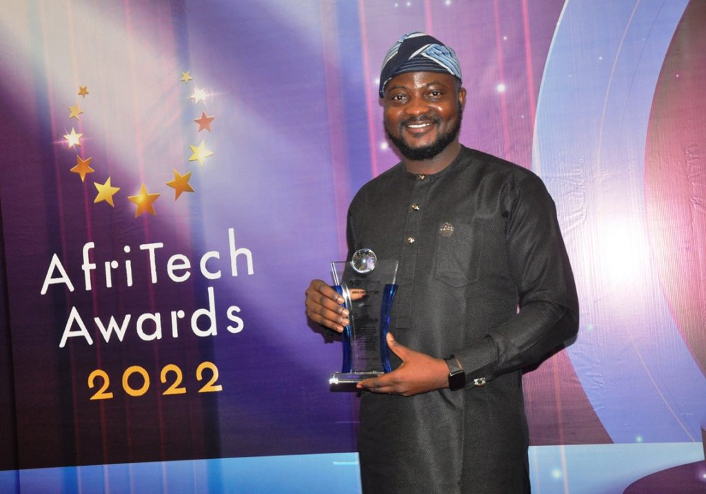 Kehinde Ogundare, Country Manager, Zoho Technologies Ltd with Africa Digital Enabler Award presented to Zoho at AfriTECH Awards 2022.