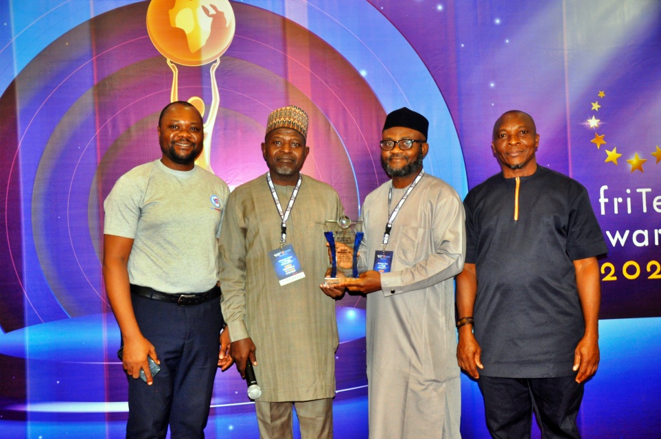 L-r: Peter Oluka, Co-Convener, AfriTECH; Prof. Abdu-Ja’afaru Bambale, Executive Director, Technical Services, NIGCOMSAT presenting Data Centre Company of the Year Award to Galaxy backbone received by Dauda Oyeleye, Regional Manager, Lagos & South West (GBB)and Chike Onwuegbuchi, Co-Founder, TechCastle Foundation observing, during AfriTECH 2.0