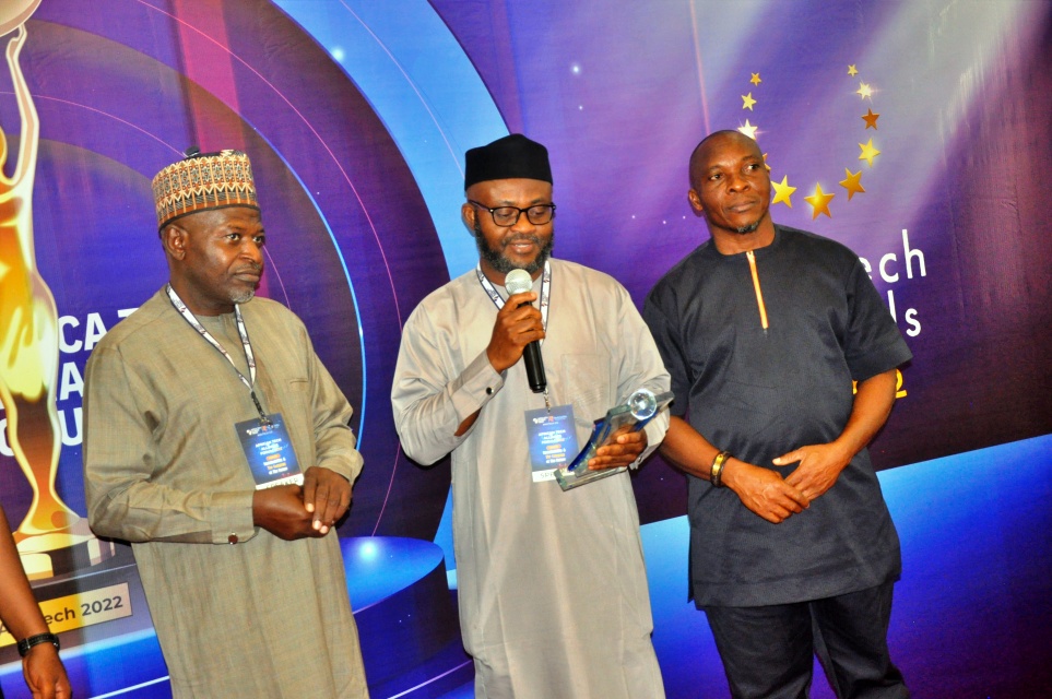 L-r: Prof. Abdu-Ja’afaru Bambale, Executive Director, Technical Services, NIGCOMSAT presenting Data Centre Company of the Year Award to Galaxy backbone received by Dauda Oyeleye, Regional Manager, Lagos & South West (GBB)and Chike Onwuegbuchi, Co-Founder, TechCastle Foundation observing, during AfriTECH 2.0