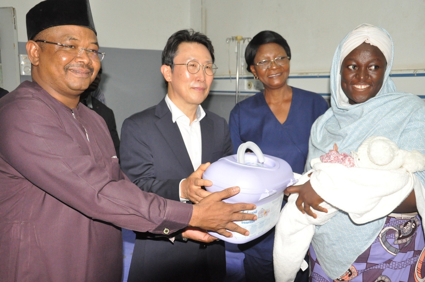 Medical Director, Federal Medical Center, Abuja, Prof. Saad Ahmed, Managing Director, LG Electronics West Africa Operations, Mr. Youn Kim and Hajia, Rasidat Balah, a mother with a new born baby receiving the donated items at the LG Electronics CSR Initiative donation of New Gencool Air Conditioning Units, Inverter Linea Refrigerator, Twin Tub Washing Machine Mosquitos Nets, Diapers and Baby Kits to the management of the Federal Medical Center, Abuja today.