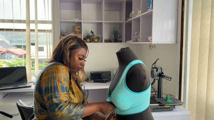 Meet Nigerian female engineer Kemisola Bolarinwa, who developed a bra to detect breast cancer.
