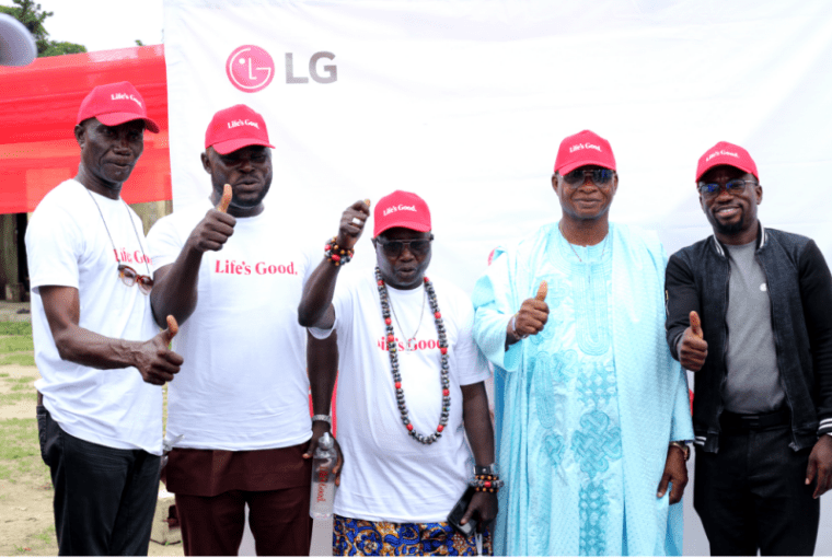 L-R: Alh. Muftau Lawal, Elder, Oriba Community ; Hon. Seriki S. Olabowale, aid to Hon. Wale Raji (MHR); Chief S.B Olukolu, Patron Oriba Youth Movement; Mr. Paul Mba, Marketing Manager, LG Electronics, Nigeria at the official commissioning of the solar-powered borehole and streetlights donated to Oriba Community area of Epe Lagos State today.