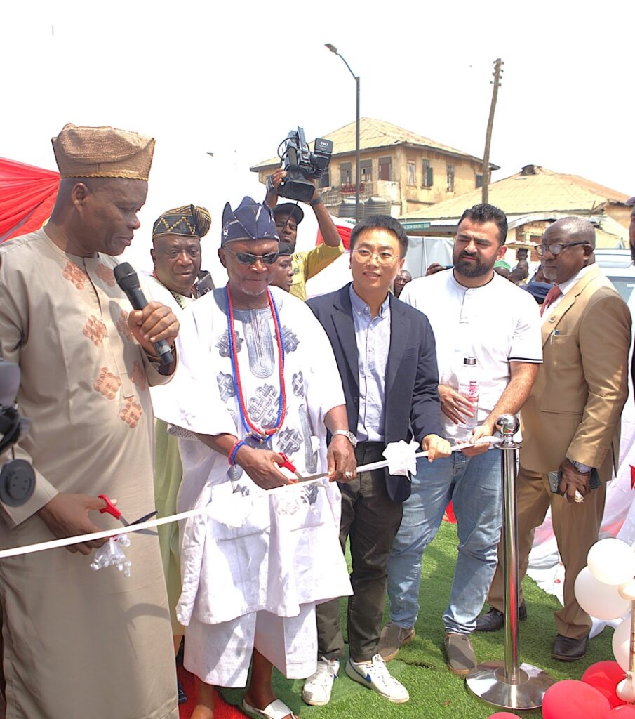 L-R: Honorable Commissioner for Culture and Tourism, Dr. Wasiu Ajani Olatunbosun, Mogaji of the Balogun Ibikunle family, Ayeye, Rear Admiral Lateef Akintola (retired), General Manager Media Entertainment Solutions, LG Electronics, Choongbae Seok, Ibadan Branch Manager, Fouani Nigeria Limited, Mr. Jad Atwin at the official commissioning of the Solar-powered Borehole donated to Ayeye Community area of Ibadan, Oyo state today.