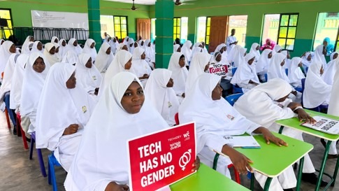 Leah Ogunleye: Advancing Digital Adoption and Inspiring the Next Generation of Girls in Technology 4 tech has no gender